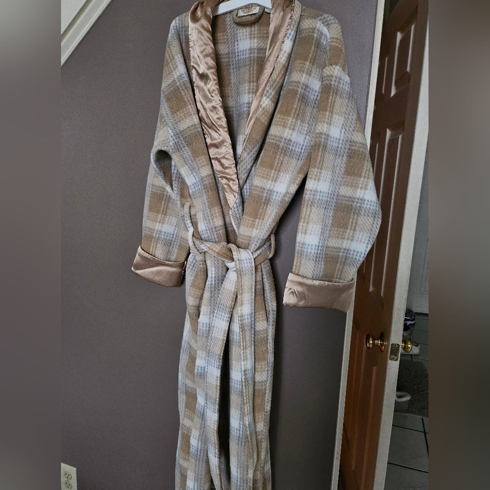 Women's VS fleece robe